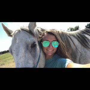 Meet your Posher, Julia